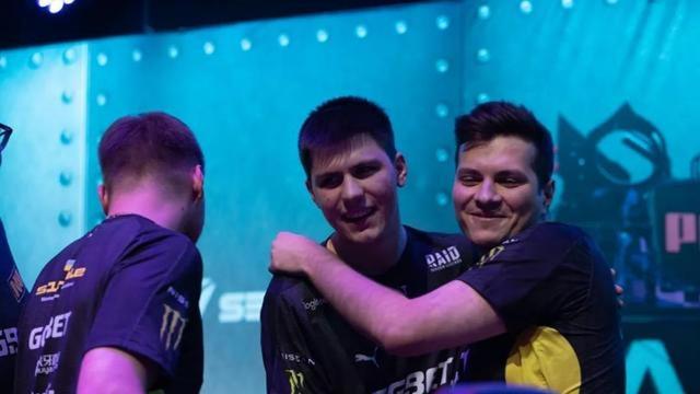 就在他宣布 就在他宣布