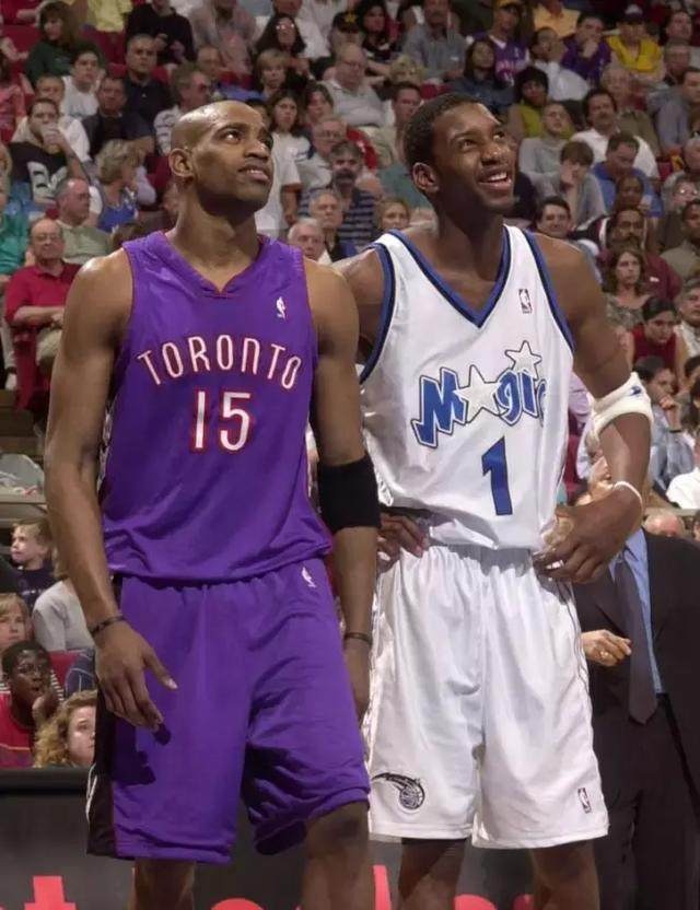 2025 年 12 月 27 日：纽约洋基球场举办“Bad Boy Mowers”碗赛，兰迪·莱文出席发布会